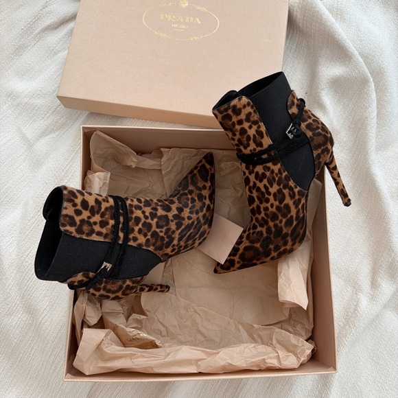 PRADA - Picture 2 of 4